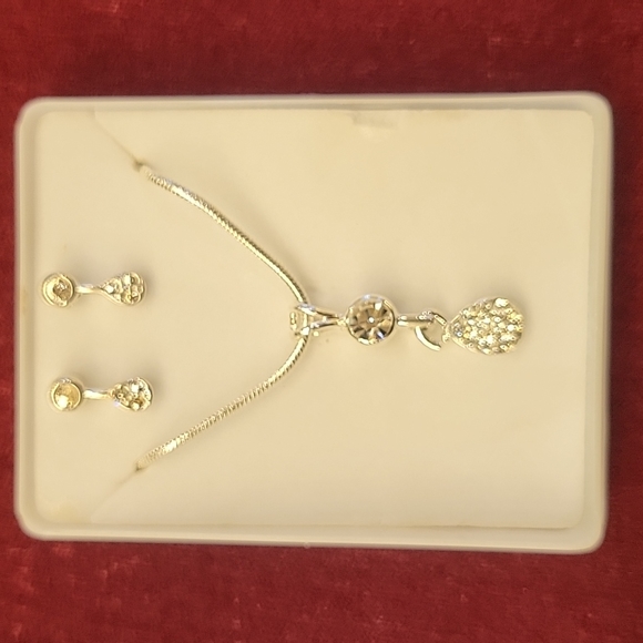 Eastern Indian Silver & Clear Glass Stone Necklace & Pierced Earring Set. - Picture 13 of 15